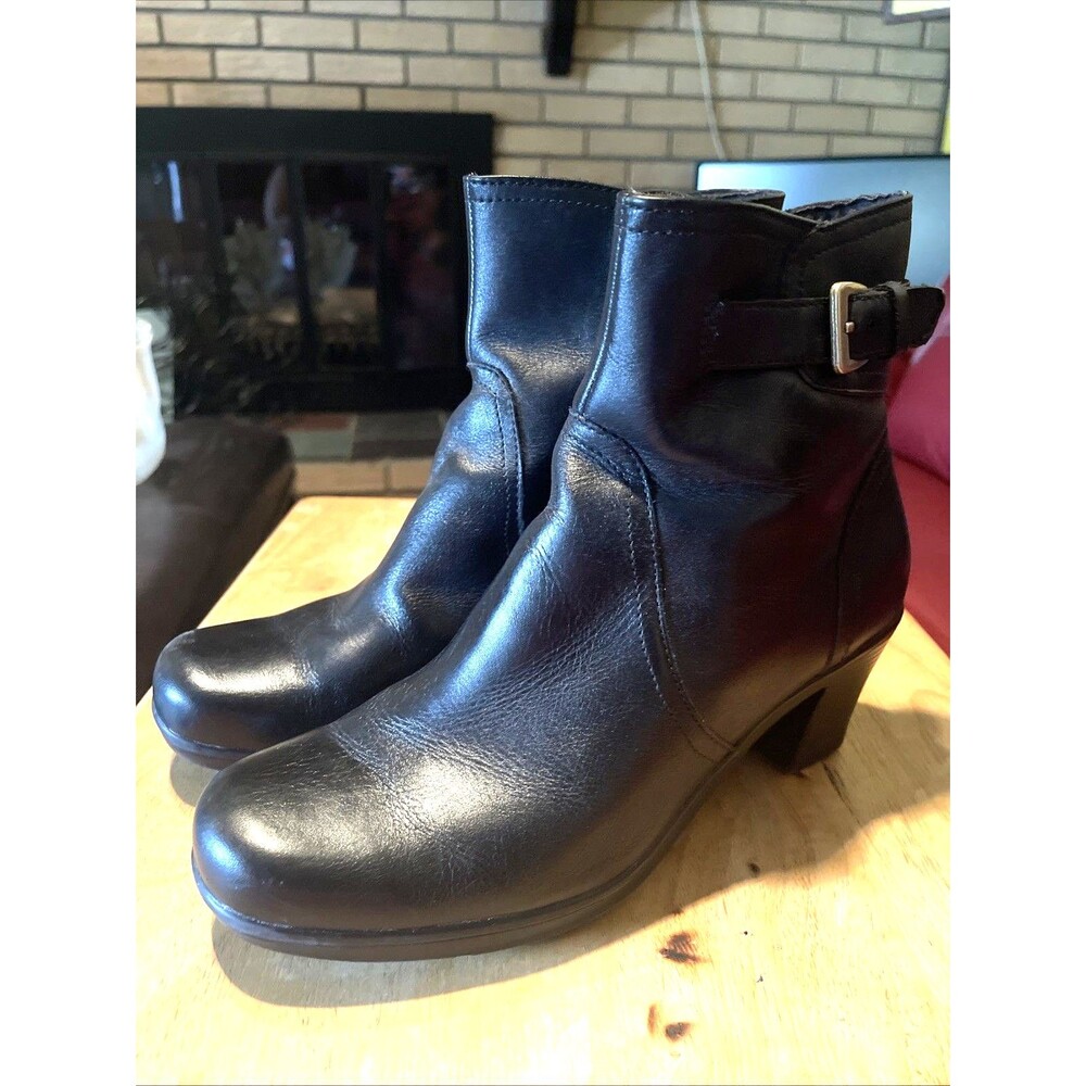 Clarks Artisan Ankle Boots Black Leather Round Toe Zip Block Heel Size 8.5